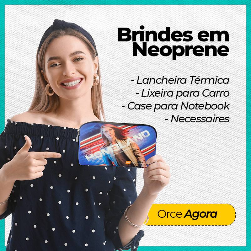 Mulher segurando necessaire Brindes em Neoprene Raizler